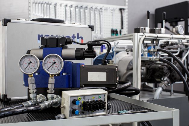 دلایل خرابی متداول در سیستم‌های هیدرولیک و راه‌های پیشگیری از آن‌ها